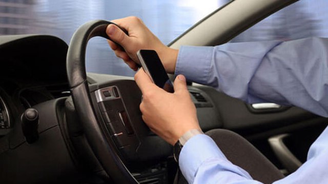 Sürat ve cep telefonuyla konuşmak trafik suçlarında ilk sıralarda