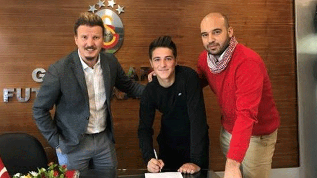 Kıbrıslı futbolcu Ahmet Sivri Galatasaray'la sözleşme imzaladı