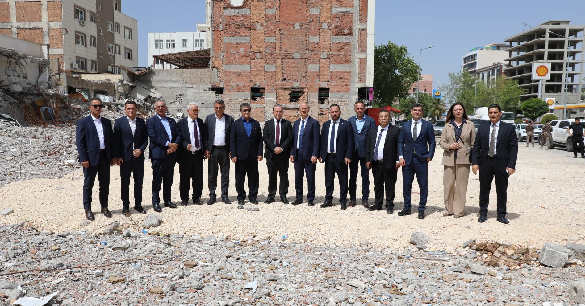 Başbakan Üstel ve beraberindeki heyet Adıyaman’daki enkazda incelemelerde bulundu