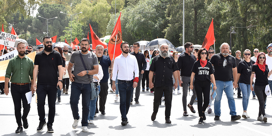 Reynar, Öğretmenlerin mücadelesine destek verdi