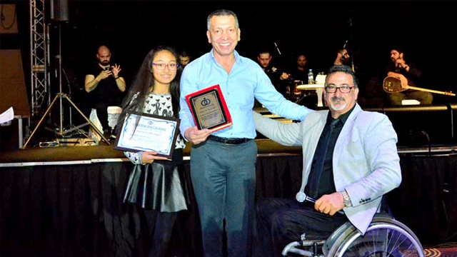 Sevgi her engeli aştı