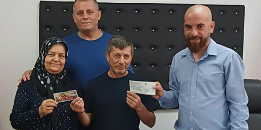 Büyük ikramiyenin sahini çekini teslim aldı