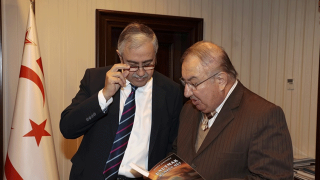 Akıncı’ya kitap takdimi