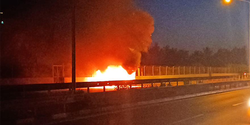 Seyir halindeki araç yandı