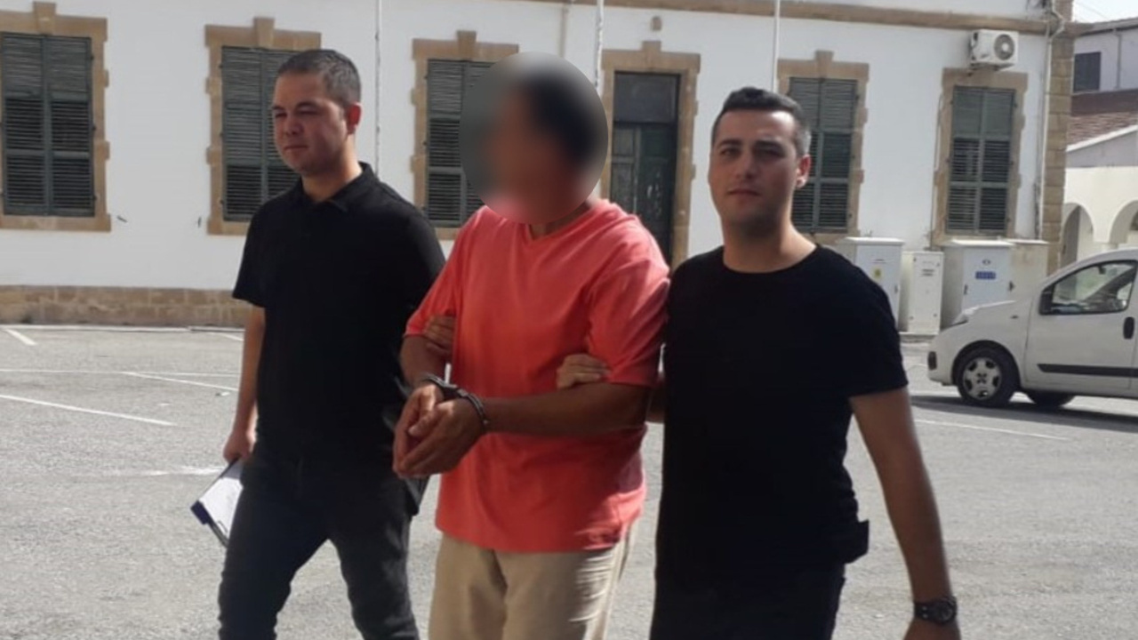 Sahte sigorta poliçesi ile ülkeye giriş yapmak isterken yakalandı