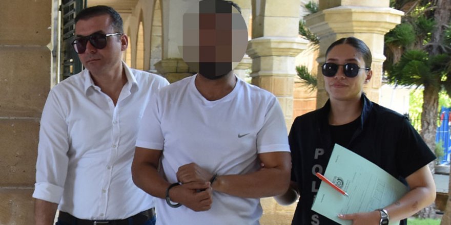 Kıskançlık yüzünden tartıştığı eşini darp etti