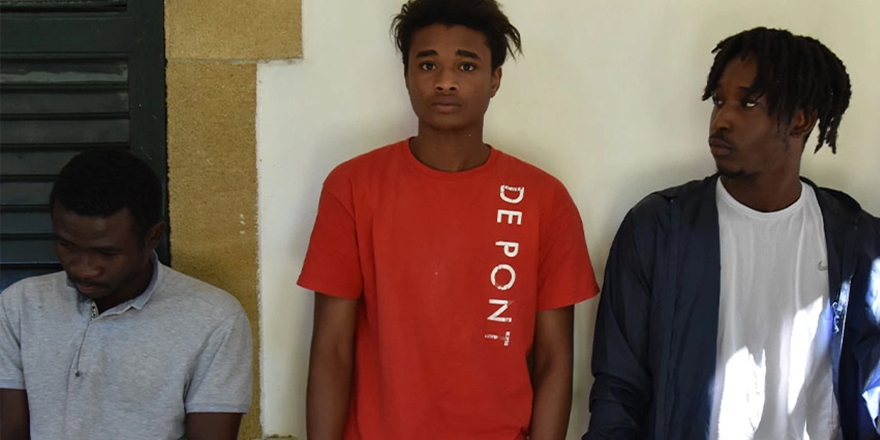 "Ailem öldü... Okulu bırakıp çalışmaya başladım"