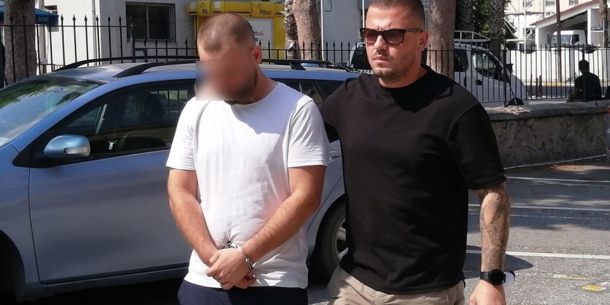 Uyuşturucuları ayakkabı içerisine gizledi