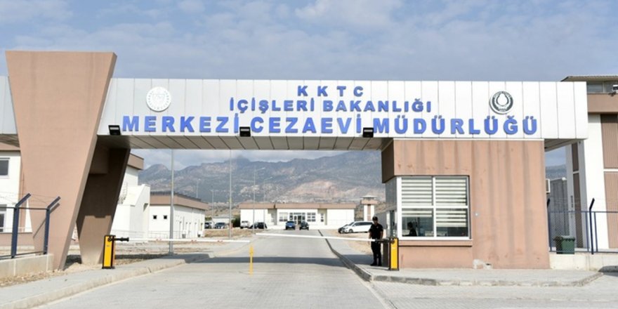 "650 kişilik koğuşlara 900 kişi sığdırmaya çalışıyoruz"
