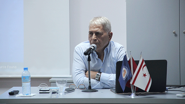 Cumhuriyet Gazetesi editörü Oğuz Güven DAÜ’de söyleşi gerçekleştirdi