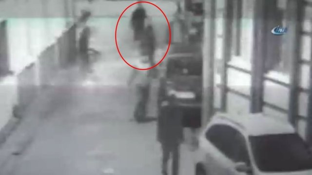 Balıkesir'de müzik öğretmeni cinnet getirdi