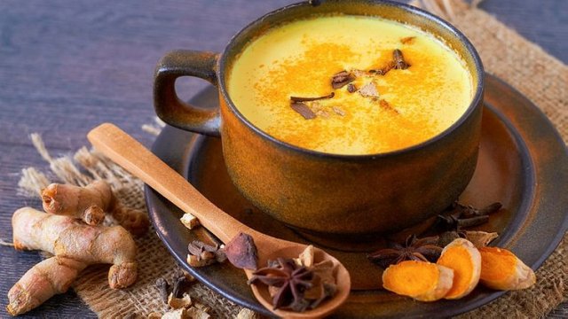 Her sabah zerdeçal suyu içmek için birçok neden var