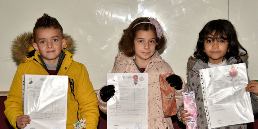 İlk ve orta eğitimde karneler dağıtıldı, yarıyıl tatili başladı