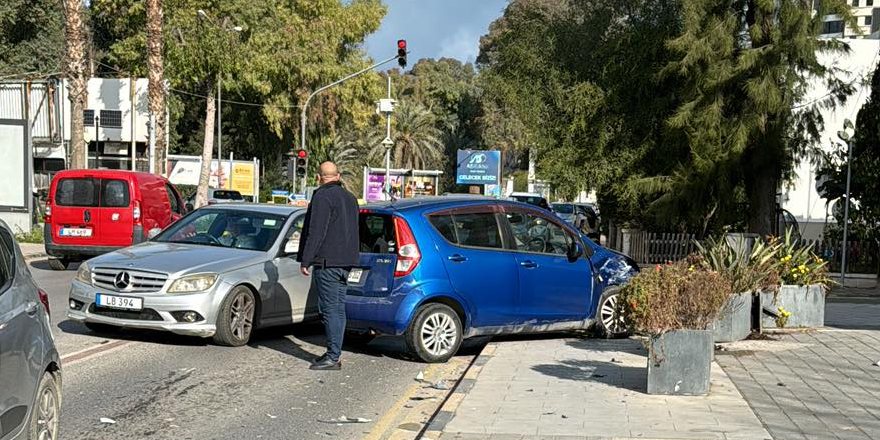 Kaza yapan araç, olay yerinden kaçtı