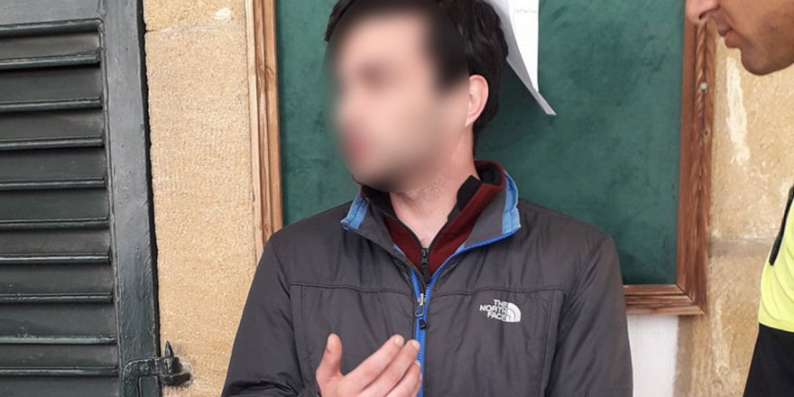 Ehliyetsiz sürücü kırmızı ışıkta geçerek kazaya neden oldu