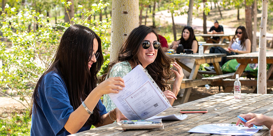 Yakın Doğu Üniversitesi’nde çalışanların yüzde 62’si, 20 dekanın 10’u kadın