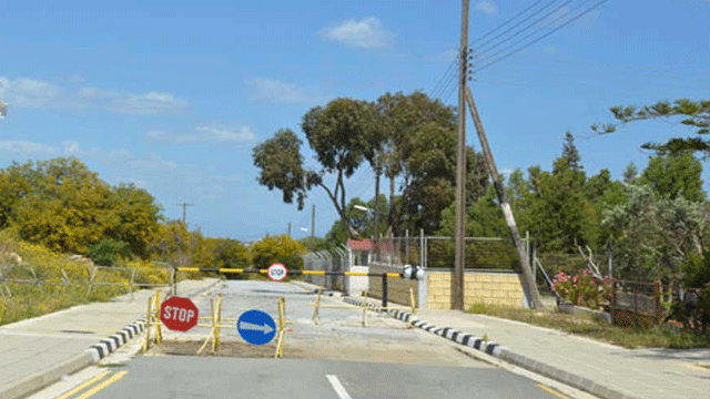 Bir grup “Mağusa” kökenli Rum Derinya sınır kapısının açılmasına karşı