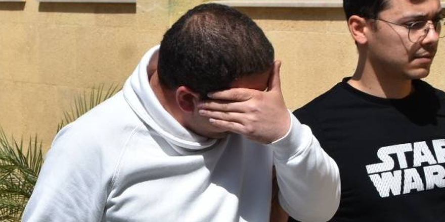 Sahte dolarları kumarhanede tedavüle sürdü