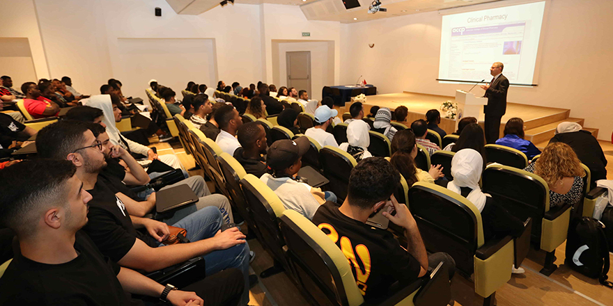 LAÜ’de Eczacı Olmak konulu seminer ve Beyaz Önlük Giyme Töreni düzenlendi