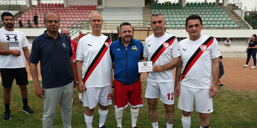 Meclis Futbol Takımı ile Mağusa Masterleri Çetin Şah için oynadı
