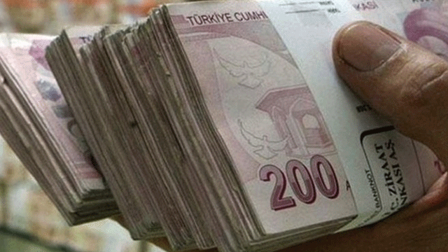 Müşterilerden topladığı 76 bin TL'yi çaldı