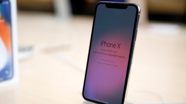 Apple'ın yeni iPhone'ları elde kaldı