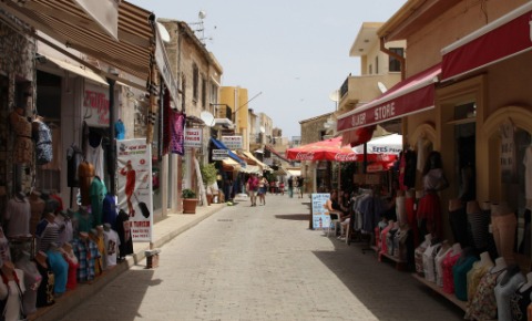 Yeni yıl alışverişinden umduğunu bulmadılar