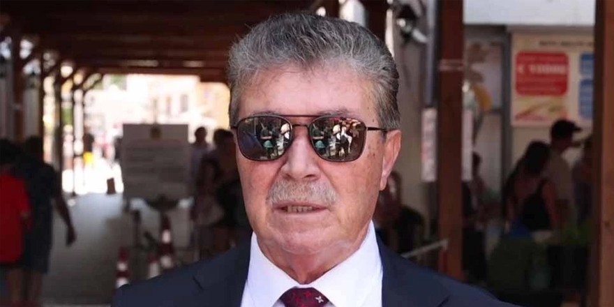 Üstel: Rumlar geçişleri engellemeye çalışıyor