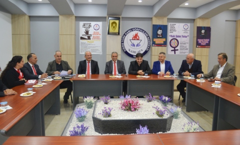 Tunalı: "Sendikalar ve partiler ayrılmaz birer parçadır"