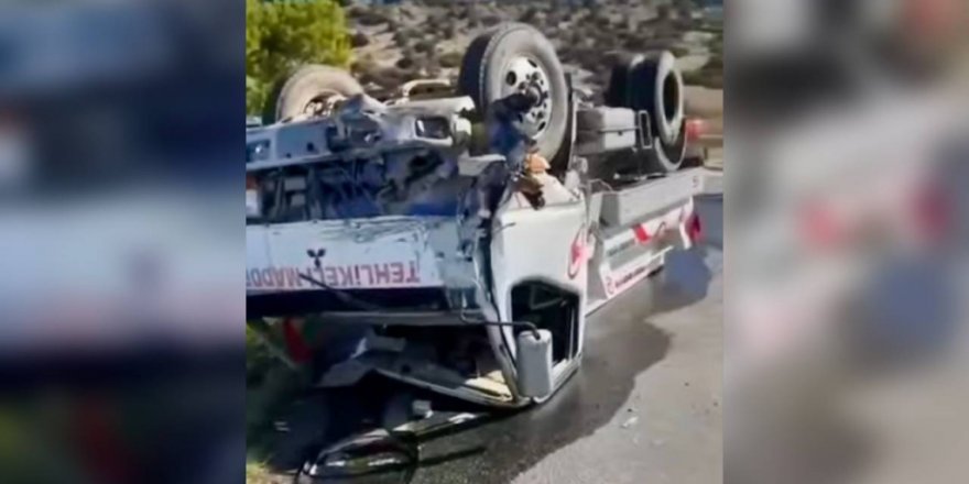 Akaryakıt tankeri ile araç çarpıştı: 2 yaralı