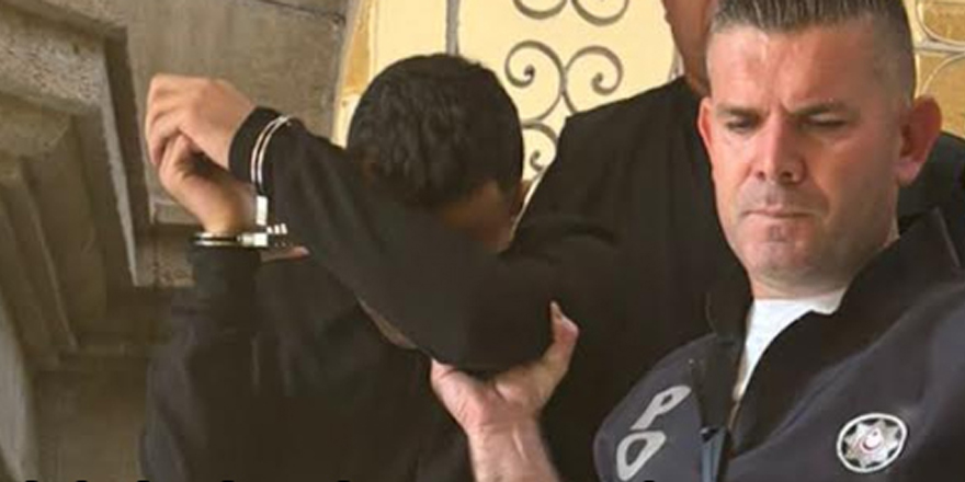 Boşanmak isteyen eşinin burnunu kırdı