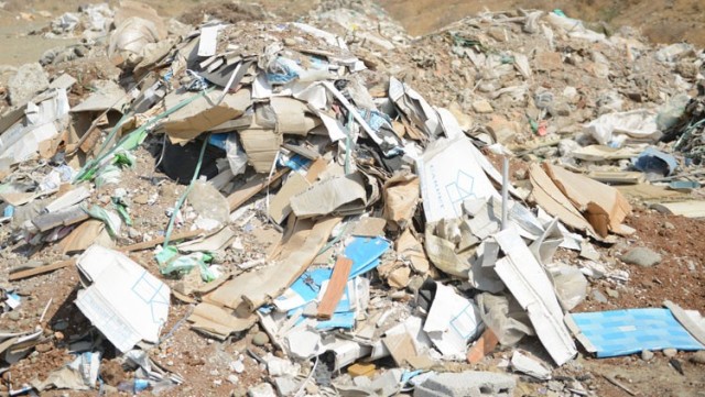 Güney Kıbrıs’taki barajlarda su yerine çöp var