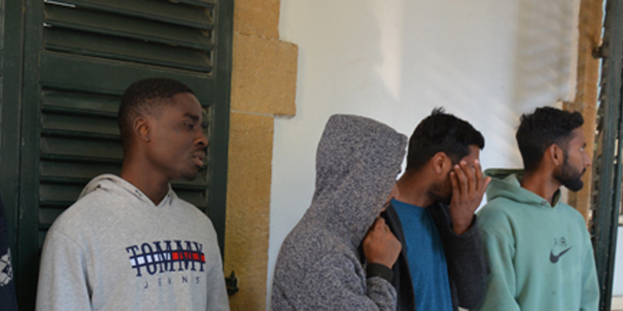 Ülkede kaçak yaşayan 5 zanlı mahkemeye çıkarıldı