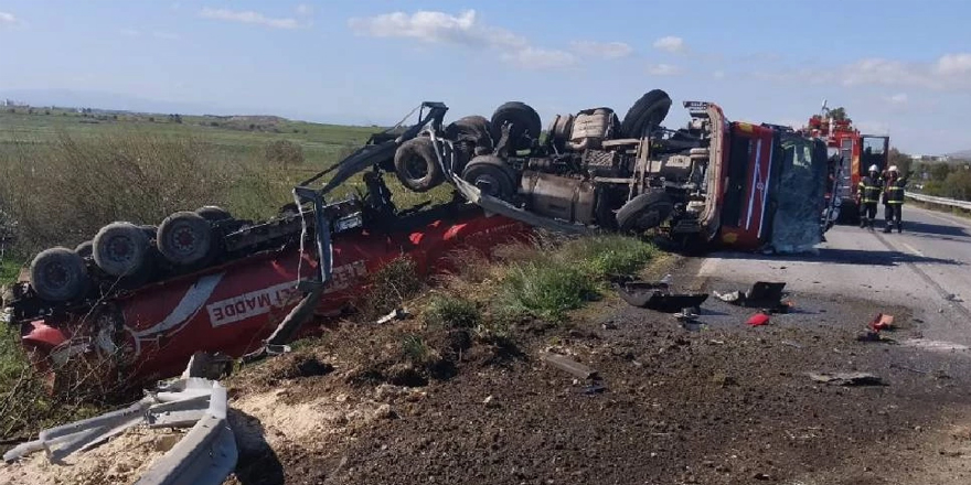 İskele-Ercan ana yolunda akaryakıt yüklü tanker devrildi