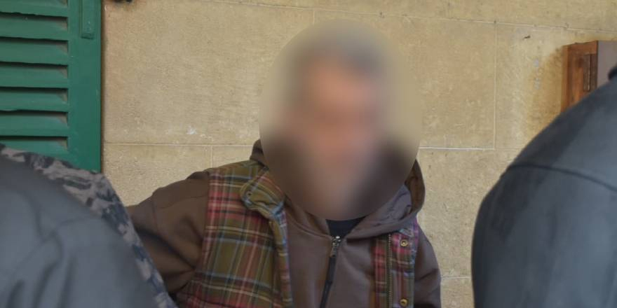 Odasında uyuşturucu, tabanca, şarjör ve canlı mermi bulunan zanlı serbest bırakıldı