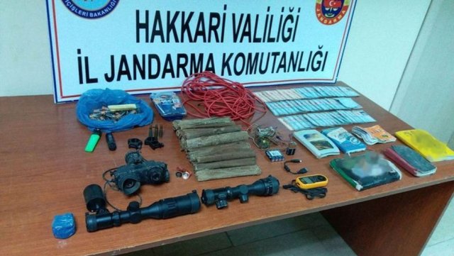 Hakkari'deki terör operasyonunda patlayıcılar ve nüfus cüzdanları ele geçirildi