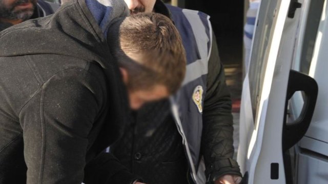 İzmit'te sosyal medyada kadın profili açıp gasp yapan şahıs tutuklandı