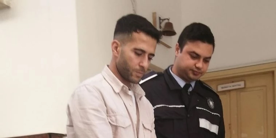 Eşini darp etti, bıçakladı: 6 ay hapse mahkum edildi