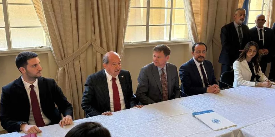 Liderler Ledra Palace Otel'de bir araya geldi