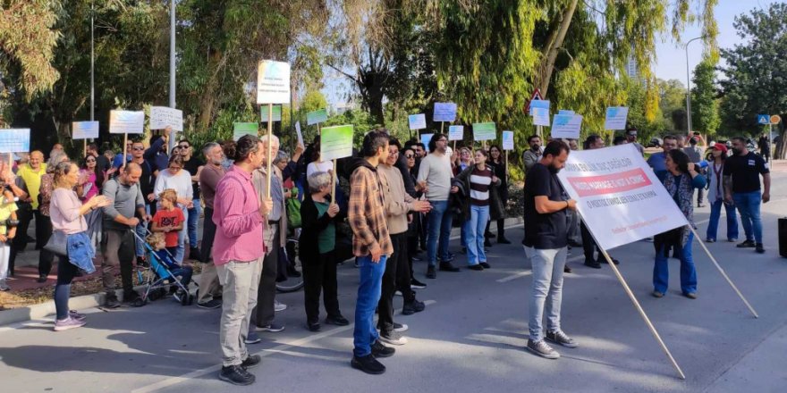 Kimliksizler Derneği’nden toplu vatandaşlık başvurusu eylemi