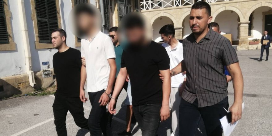 Silah ve mermilerle yakalanan zanlılar 8 gün daha tutuklu kalacak