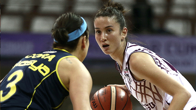 YDÜ yılın son maçına Adana ekibi ile çıkıyor…