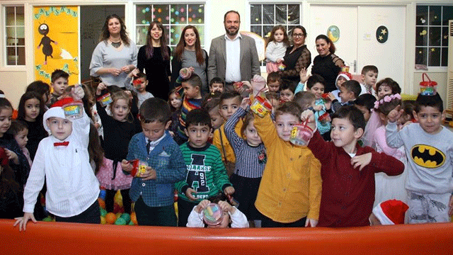 Başkan Sadıkoğlu’ndan çocuklara yeni yıl armağanları