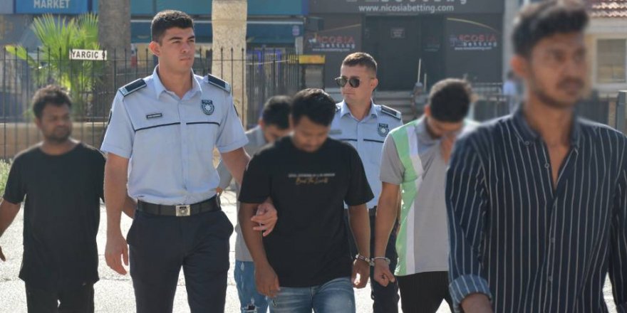 9 kaçak mahkemeye çıkarıldı