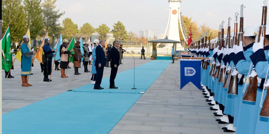 Cumhurbaşkanı Erhürman resmi törenle karşılandı