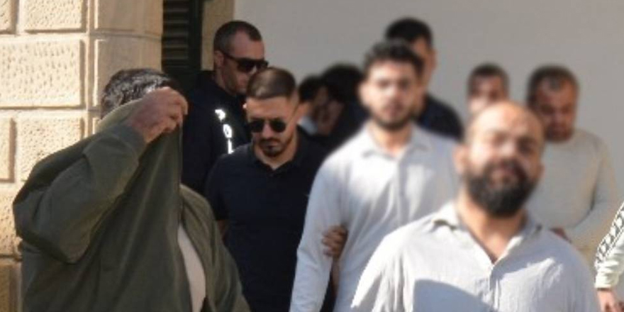 Oto galeriyi kurşunlayan zanlılar 3 ayı aşmayacak süreyle cezaevine gönderildi