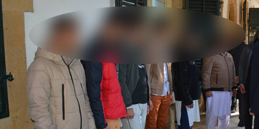 Sahte ön izin belgelerini tedavüle sürdüler