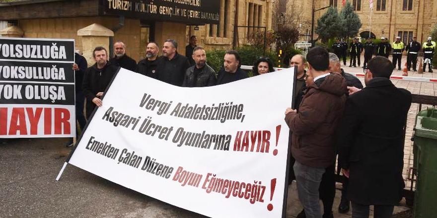 Kamuda yetkili sendikalar Turizm Bakanlığı önünde eylem yaptı