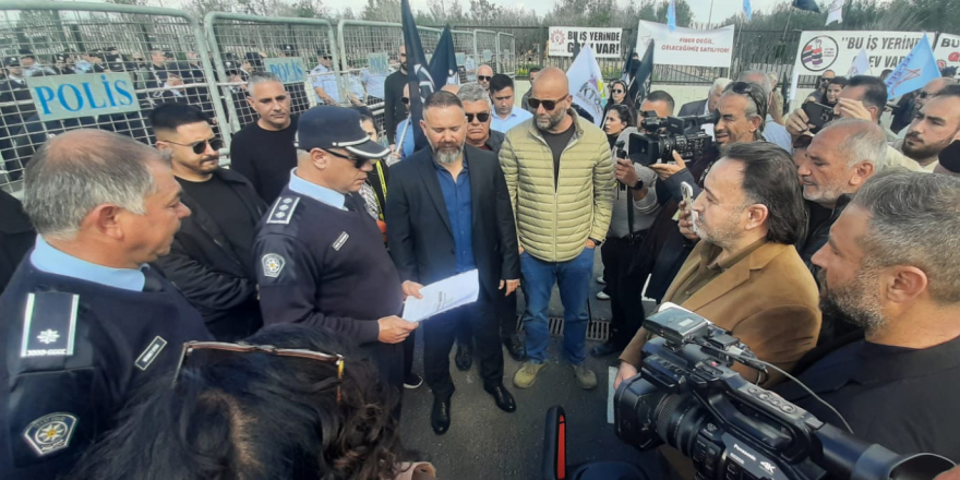 Sendikalar, grev erteleme kararını tanımayacaklarını açıkladı