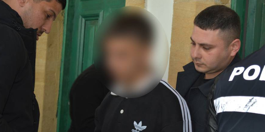 Annesine küfür ettiği gerekçesiyle bıçakladı